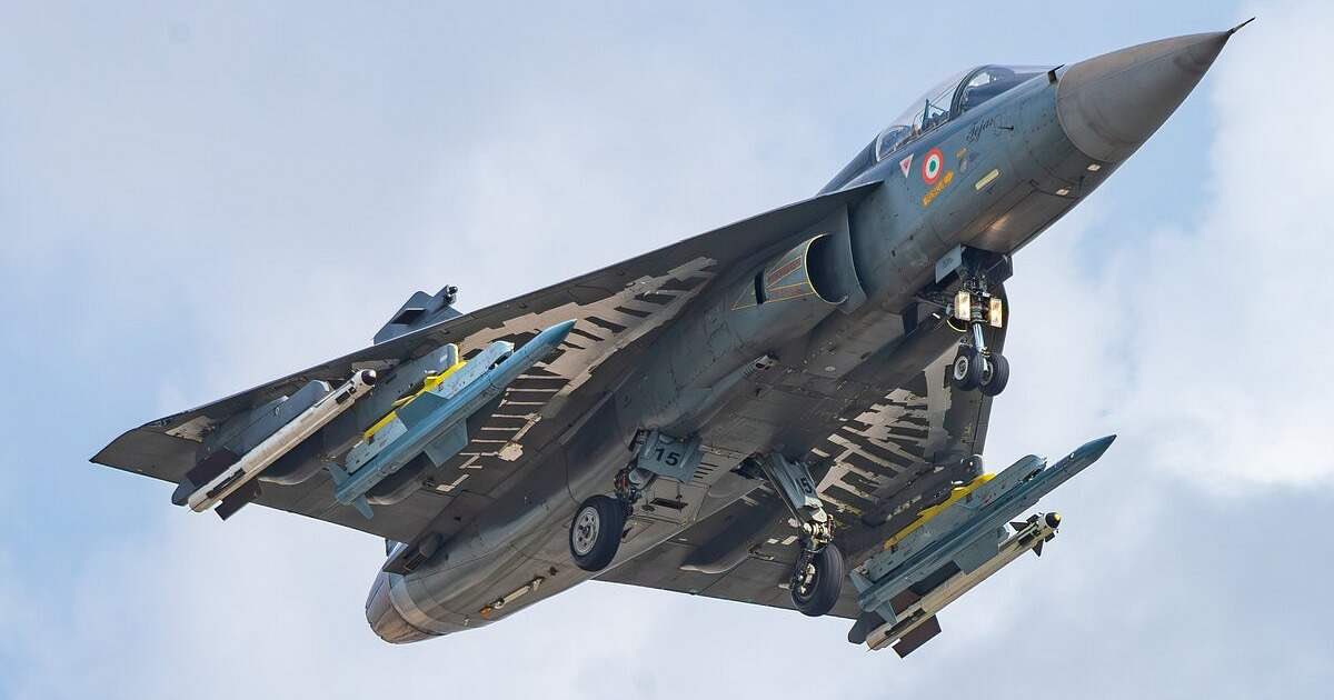 🚨 BREAKING 🚨 
Tejas Mk-1A deliveries begin.
Atmanirbharta moves from slogan to scale. 
•2 jets handed over by September-end; weapons integration confirmed by Defence Secy. 
•Engine pipeline stabilizing; GE F404-IN20 deliveries resuming after multi-year gap. 
•97 more Mk-1A