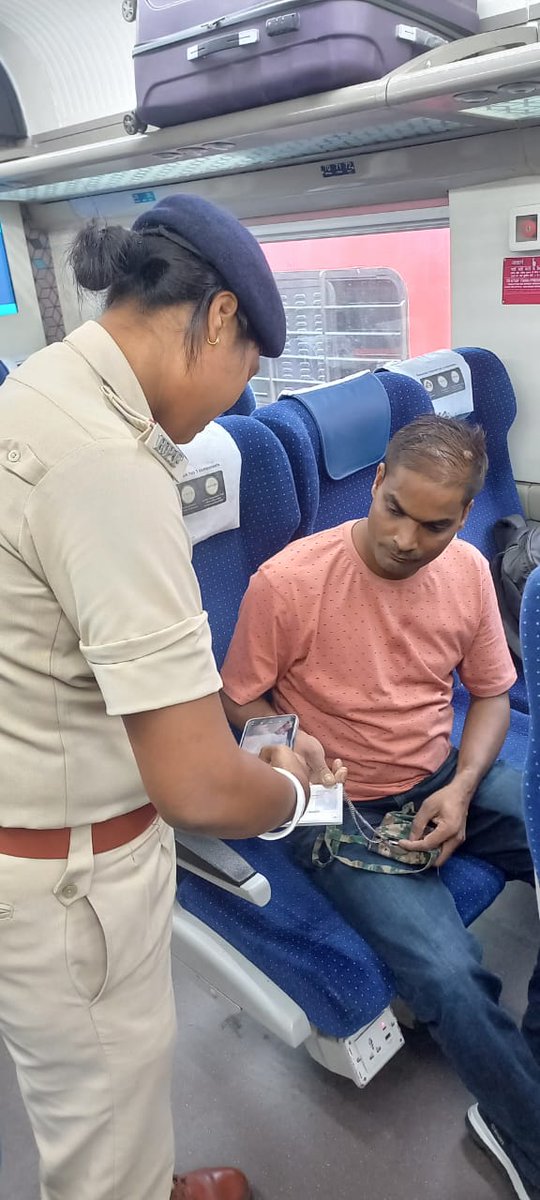 rpfnfrkir's tweet photo. On 30.08.2025 RPF/New Jalpaiguri meril Sahali team provided medical assistance to a army person who was ill &amp; not able to de-boarded due to illness.Handed over to MCO staff of Army New Jalpaiguri for better treatment.
#Operation_Sewa.
@RPF_INDIA
@rpf_nfr1
@drm_kir https://t.co/LeQ106wcA8