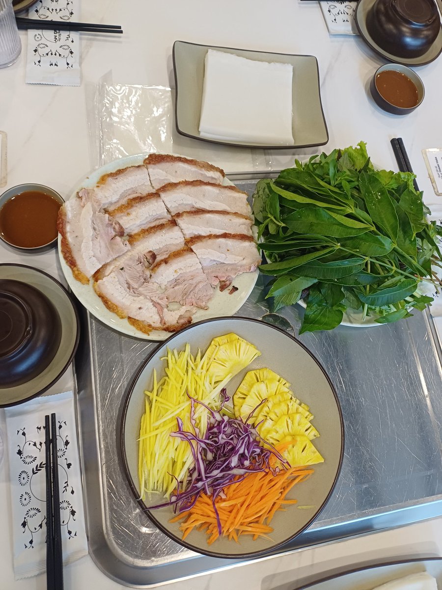 nghỉ lễ
Thấy quán ai cũng có gương mặt rạng ngời
Tết độc lập mà
#nguyenchinhcafe