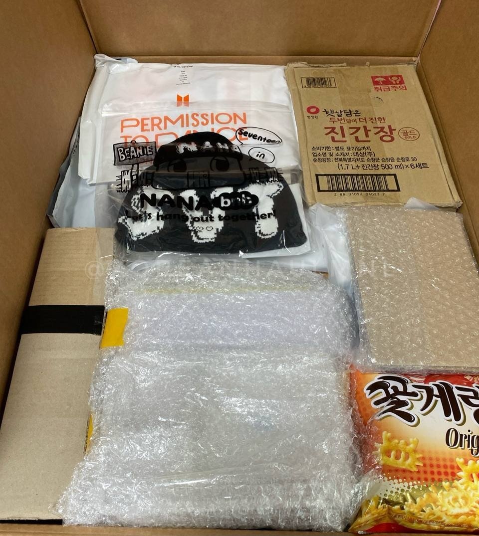 koreanhaulmnl's tweet photo. #khmupdate~

Box 08.26📦

•Box picked up last Tuesday, August 26.

💓Elle Korea 2025.8 Cover: Kim Seonho (all orders included)
💓#khmkrboxsharing
💓#khmdaisobudols
💓Lovely Runner Scriptbook with POB
💓Lovely Runner Merch
💓Common Unique Black Bag
💓Park Eun Bin Official MD Bining (with 1 extra)
💓Byeon Woo Seok 2024 SUMMER LETTER TOUR Postbox
💓WOOPPI Byeon Woo Seok doll🐥
💓Ediya Coffee x Byeon Woo Seok Photocard Event
💓BTS JIN - Tuna
💓SUPER JUNIOR - 12th Album 25 ver.
💓I'mele x Kim Seonho Postcard
💓Head Over Heels 1st Pop-up Store Official MD
💓F:B Forview Hair Volume Pincher + Freeze Hair Spray 200ml Single/Planned (+Choi Young-woo Photocard Giveaway Event)
💓Kyochon Photocard Set & Kyochon Keyring x Byeon Woo Seok
💓Rawquest x Kim Hyeyoon (Batch 1)
💓Frombio K-Multivitamin Gummies 90 Gummies (1 Month Supply) with Lee Jun Hyuk Photocard~
💓MARIE CLAIRE 2025.07 Park Gyu Young
💓Byeon Woo Seok x NH Powerbank
💓Byeon Woo Seok 2024 Fanmeeting Summer Letter Poster Set
💓Byeon Woo Seok Special Edition Keyring (Unsealed)
💓Jumpball 2025.8
💓Byeon Woo Seok x Baskin Robbins Blanket, Photocard Set & Block Pack Goods Set
💓PERMISSION TO DANCE ON STAGE - LIVE (Random)
💓Peaceminusone Highball (Art)
💓Additional Luxury 2025.7
💓GQ KOREA 2025.8

Kamsahamnida 💙