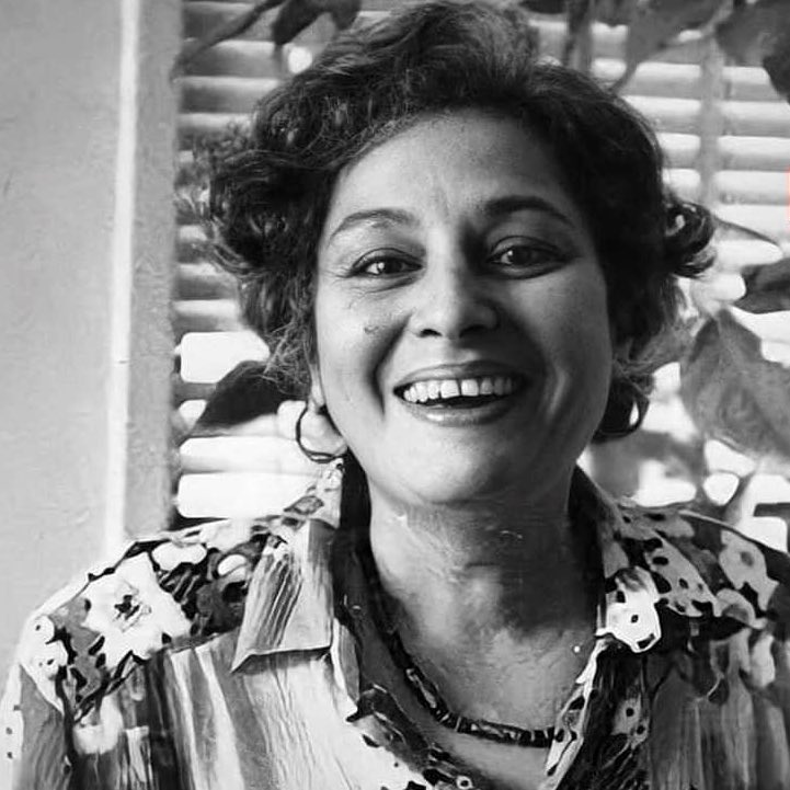 وحتى عندما ارتبك المسار لم يهتز اليقين. لأنني ساذجة؟ لأنني متفائلة إلى حد البلاهة؟ لأنني أؤمن بقشة الغريق، فلا أفلتها أبداً من يدي؟ ربما، وإن كنت لا أعتقد ذلك، لأن الحياة، في نهاية المطاف تغلب، وإن بدا غير ذلك؛ ولأن البشر راشدون مهما ارتبكوا أو اضطربوا أو تعثّرت خطواتهم.