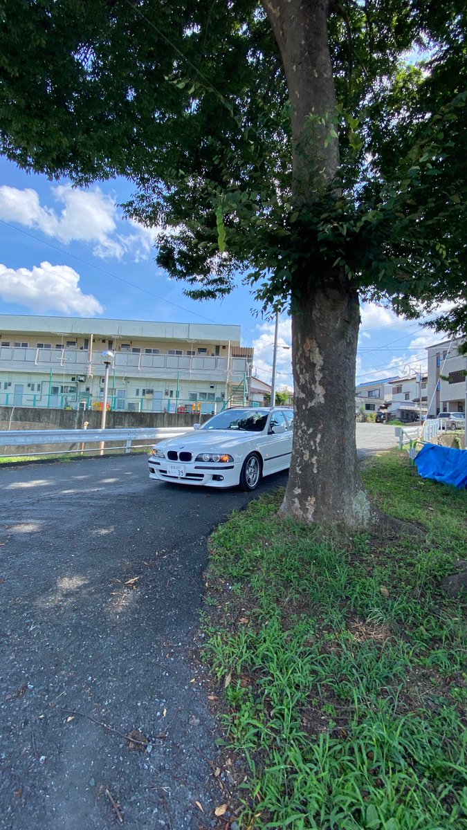 写真で見るとそこそこ大丈夫そうだけど
実際に見ると外装ボロボロすぎて、側だけでいいから塗り直したい😇