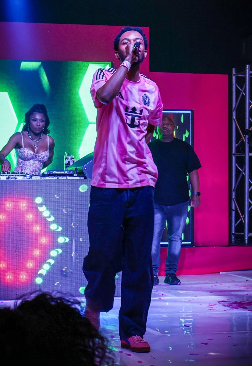 KhathiNhlanhlo's tweet photo. Goodmorning 
Akhonamathemba Sweet guluva isgebengu esingayibambi inkunzi.  We are proud boyzin 🙌  Kwaze kwamnandi !!!  August  ungubani na?

SWEET GULUVA IS GOATED
SWEET GULUVA REMAINS KING 
#SweetGuluvaAtSomizisEvent
#GuluvaAkhonamathembaZwaneSWEET https://t.co/XzTN6sbWX7