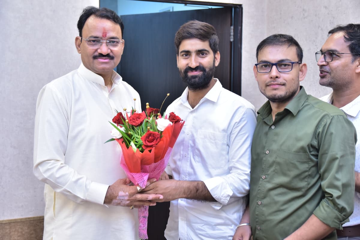 Jobner_Vivek's tweet image. प्रदेश के माननीय उपमुख्यमंत्री श्री @DrPremBairwa जी को जन्मदिन की हार्दिक बधाई एवं शुभकामनाएँ।💐💐

आपका जीवन सदा स्वस्थ, समृद्ध एवं दीर्घायु हो तथा जनसेवा और समाज उत्थान के कार्यों में निरंतर नई ऊँचाइयाँ प्राप्त करें, यही मंगलकामना करता हूँ।

#HappyBirthday 
@RajCMO