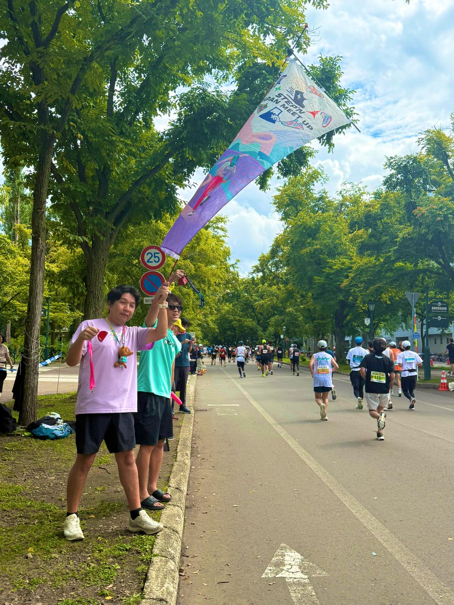 直線ラストスパート❣️🔥
ゴール目前、北海道大学前の直線をご覧ください👀✨

残りの体力を振り絞って全力で駆け抜けるランナーたち…
その必死な姿に胸打たれて、応援にも自然と熱がこもる📣🔥

沿道からの「いけるで‼️」「あとちょっとや‼️」の声援に