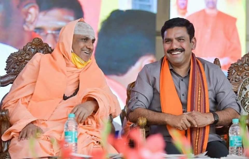 ಮೈಸೂರಿನ ಶ್ರೀಕ್ಷೇತ್ರ ಸುತ್ತೂರು ಶ್ರೀಮಠದ ಮಹಾಸಂಸ್ಥಾನಾಧೀಶರಾದ ಜಗದ್ಗುರು ಪರಮಪೂಜ್ಯ ಡಾ. ಶ್ರೀ ಶ್ರೀ ಶ್ರೀ ಶಿವರಾತ್ರಿ ದೇಶಿಕೇಂದ್ರ ಮಹಾಸ್ವಾಮಿಗಳವರಿಗೆ ಜನ್ಮದಿನದ ಭಕ್ತಿಪೂರ್ವಕ ಶುಭಾಶಯಗಳು. ನಾಡಿಗೆ ಶ್ರೀಗಳ ಮಾರ್ಗದರ್ಶನ ಹಾಗೂ ಭಕ್ತರ ಮೇಲೆ ಅವರ ಅನುಗ್ರಹ ಸದಾ ಇರಲೆಂದು ಪ್ರಾರ್ಥಿಸುತ್ತೇನೆ.🙏💐