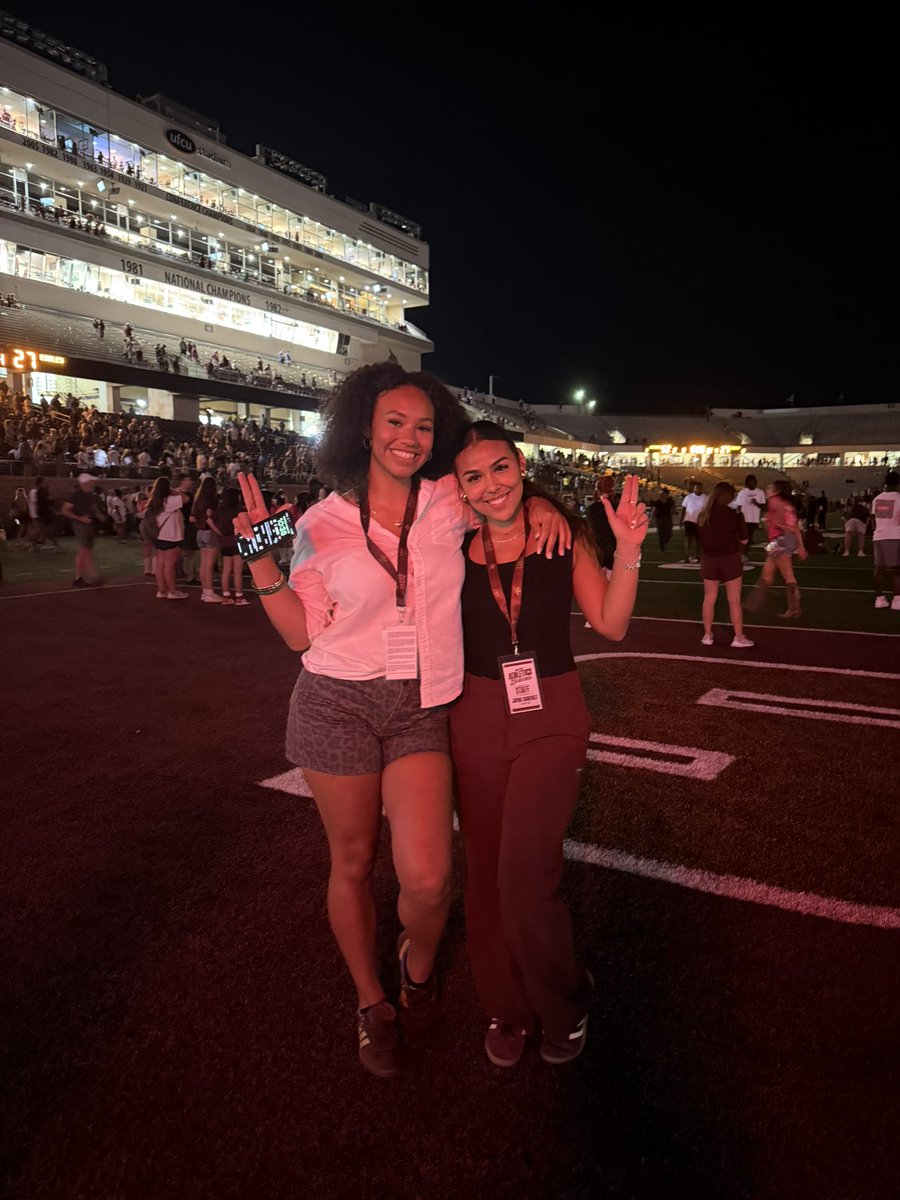 jaynemsanchezz's tweet photo. First game ✅
Bobcat win ✅ https://t.co/7uY5N0A7CX
