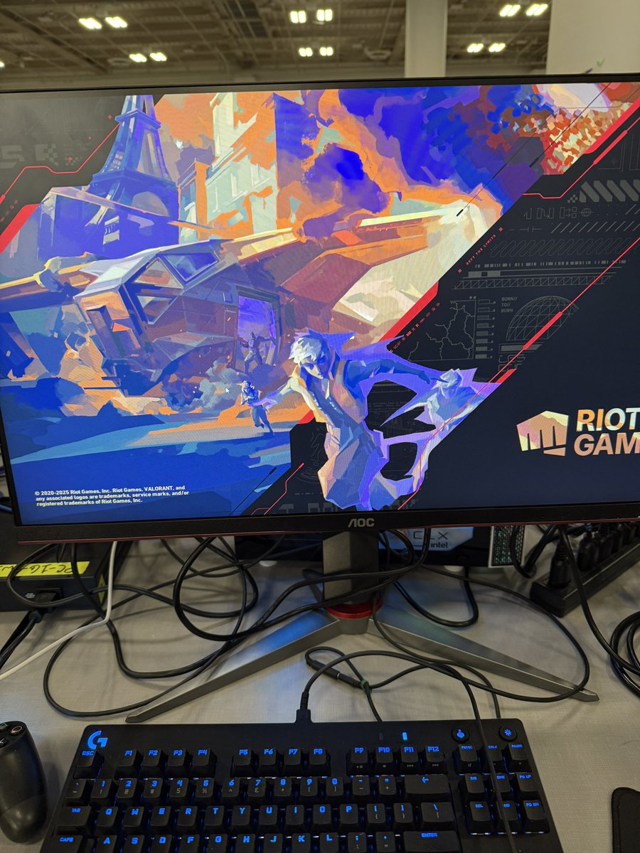 Why did I go to a convention just to play valorant... I don't even play valorant