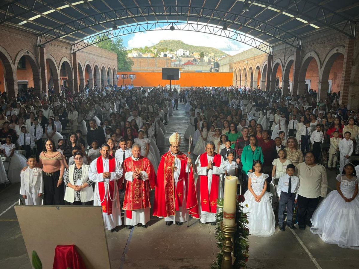 400 niños y jóvenes se han preparado para vivir la experiencia de Pentecostés, en la confirmación. Una bendición para Sombrerete, Zacatecas.
