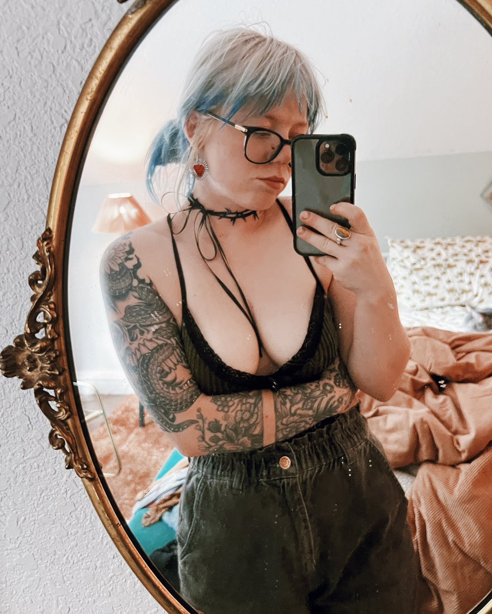 An ode to goth girl summer!! 🦇🖤🖤