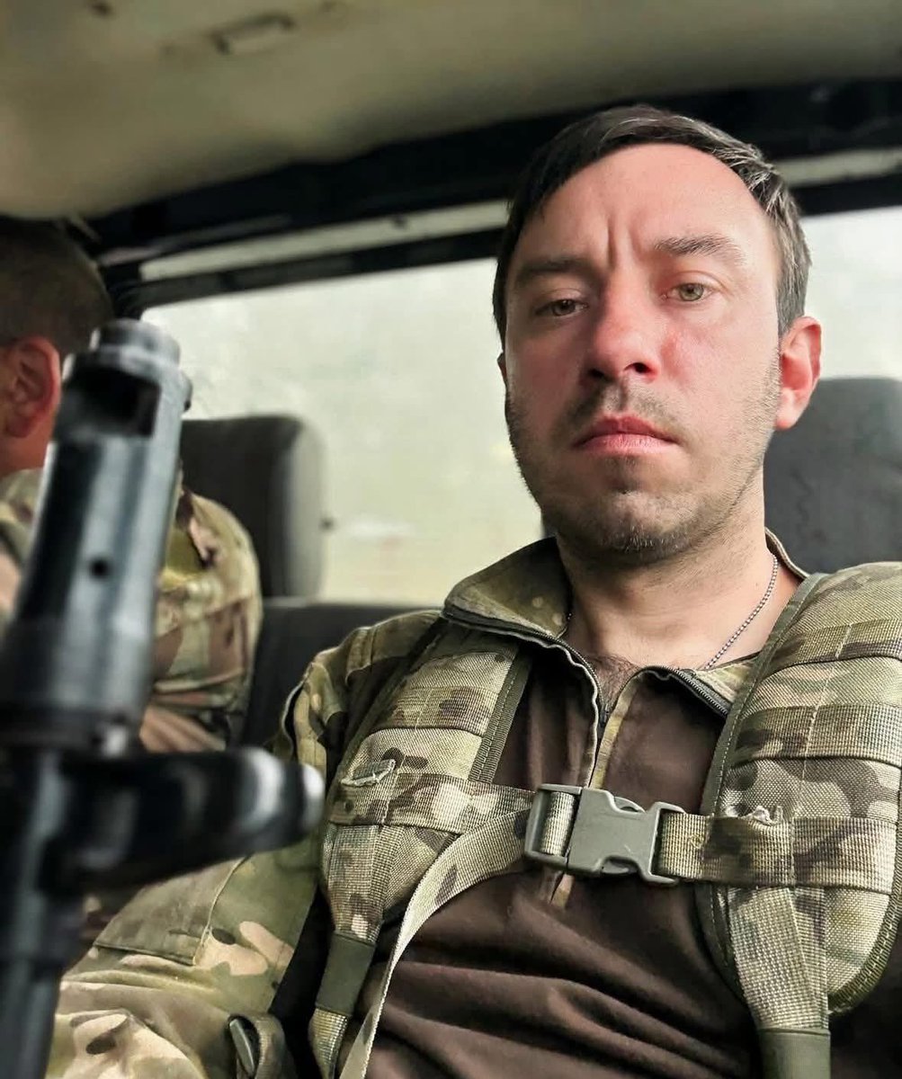 Вчора Євгена поховали. Не один проект працювали разом. 😔 дуже шкода… світла пам’ять Герою.