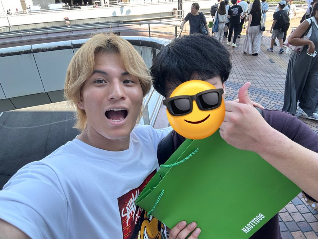bite_yuta09's tweet photo. 歯医者終わりに服を買いに行って、そのまま帰ろうとしてたけど。
せっかく時間が出来たので、「NastyDog」のPOPUPに行ってきたよ〜!
MYくんとマチョと初めましてしてきた!
2人とも気��くで動画通りやった^^
次はがーどと山ちゃんがいる時にも行こう( ˘ω˘ )スヤァ…
#NastyDog https://t.co/RAiK5DqSyX