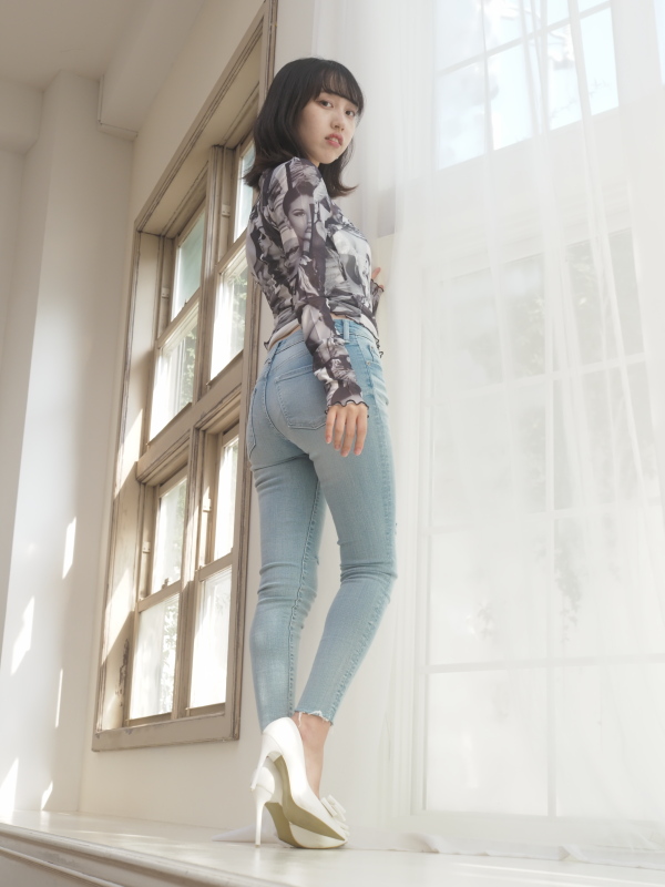 2025.AUG.30 美女個撮速報
本年夏休み期間中、最後の週末ショット。
シンプルなダメージスキニーと派手目デザインのカットソーで爽やか美脚効果。
あかりん　さん　<a href="/akarin_partner/">あかりん@photopartner</a> <a href="/photopartnerjp/">photo partner ポートレートサービス</a>