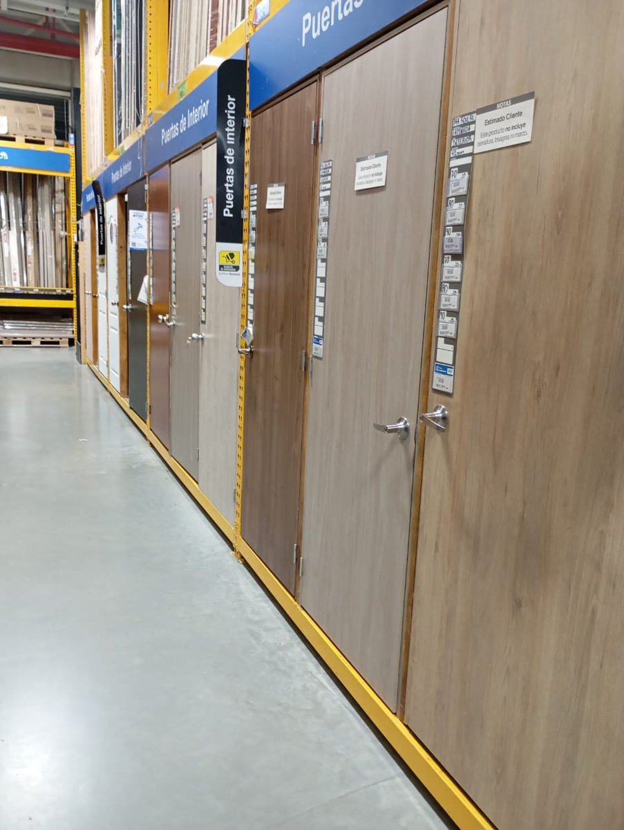 Estaba en Homecenter ahorita con mis hijos... llegué a la sección favorita de los Testigos de Jehová...😆