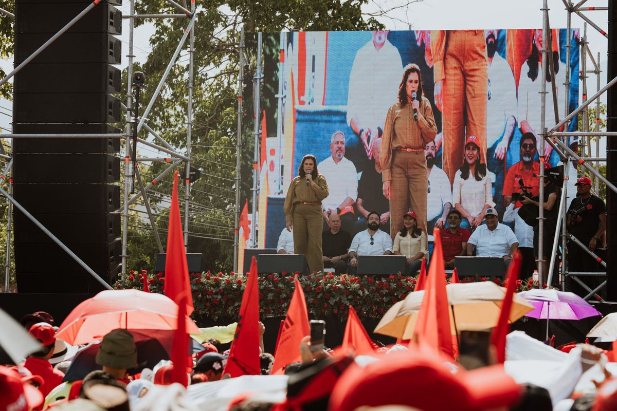 Una movilización que desbordó San Pedro Sula.
Caminamos con alegría, convicción, dignidad y esperanza.
Rixi es del pueblo, el pueblo la conoce y sabe que seguirá profundizando la transformación. ✊🏽🌺
<a href="/riximga/">Rixi Moncada</a> <a href="/PartidoLibre/">Partido Libre</a>