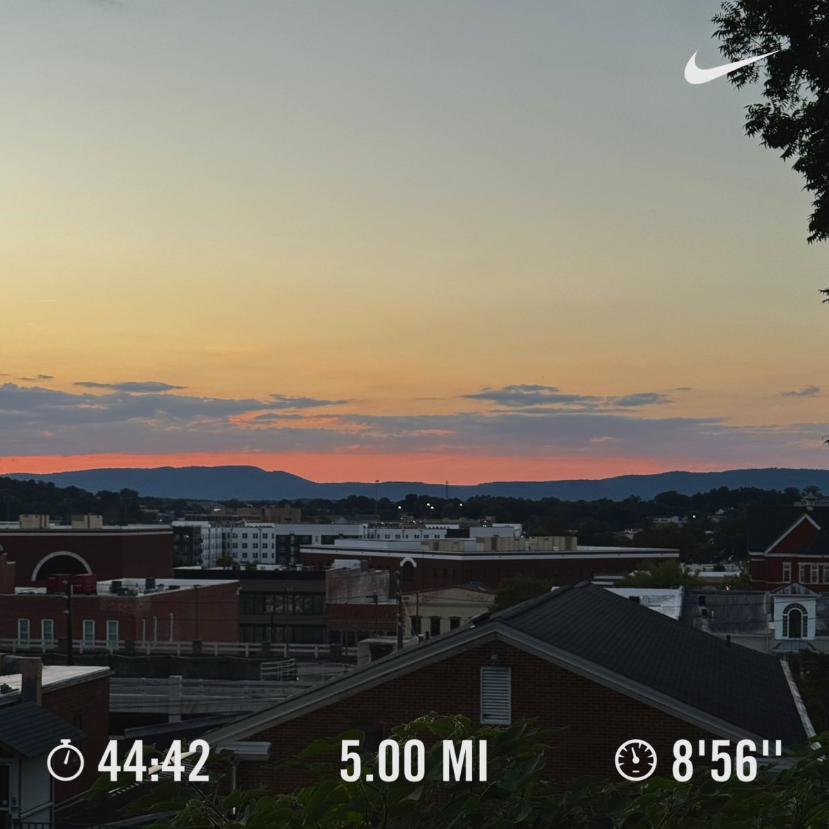PhotoRunner_91's tweet image. mile run this evening 🏃🏾‍♂️ 📸🏫#running #runtraining
