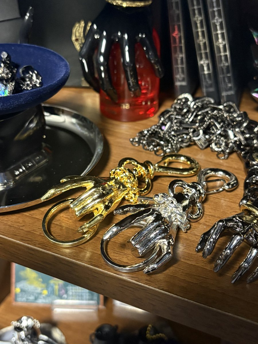 新作発表の最中即売会新作着弾しました！キーチェーンのゴールドと