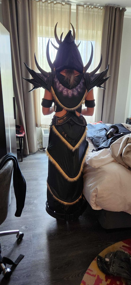 kandenkess's tweet photo. high warlord complete!!!! weirdly it took me longer (by pure hours) to rank to 13 than it did to make this armor lol #wow #wowcosplay #cosplay #dragoncon2025 https://t.co/JviY2hZ7kY
