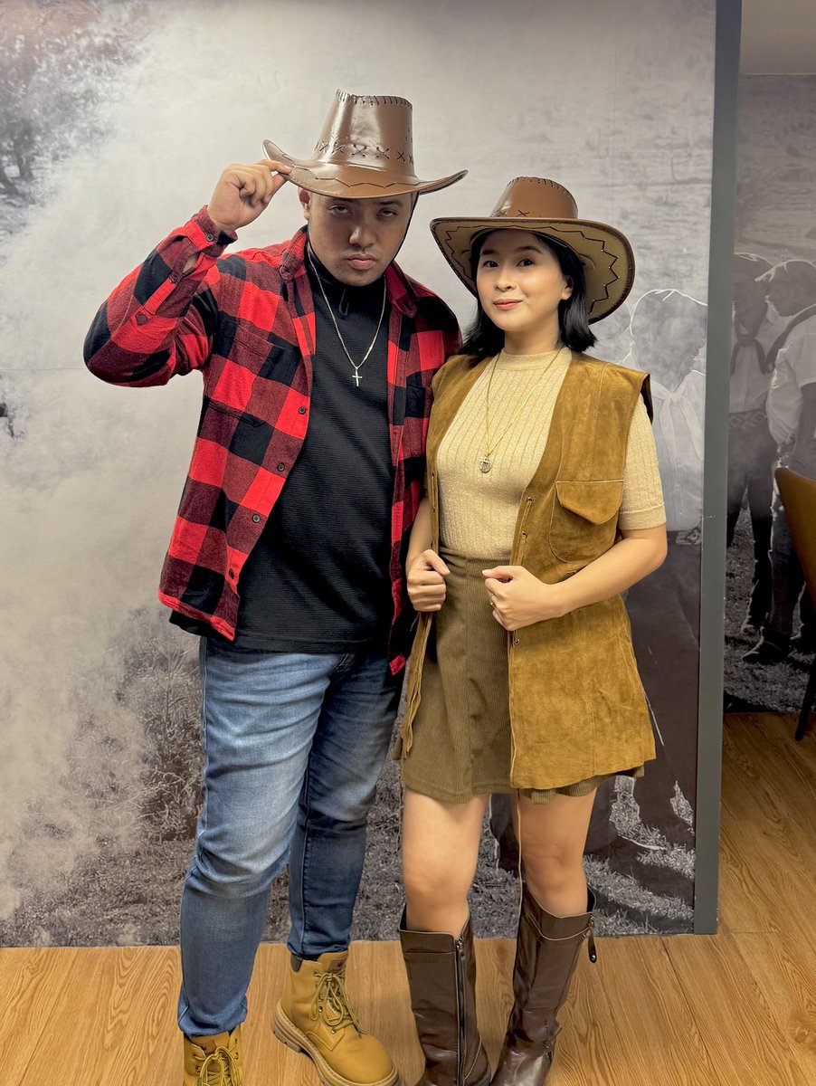 Every Friday at Dickey's Barbecue Pit with Mary of Allliyana Trio🤘

#countrymusic
#cowboys