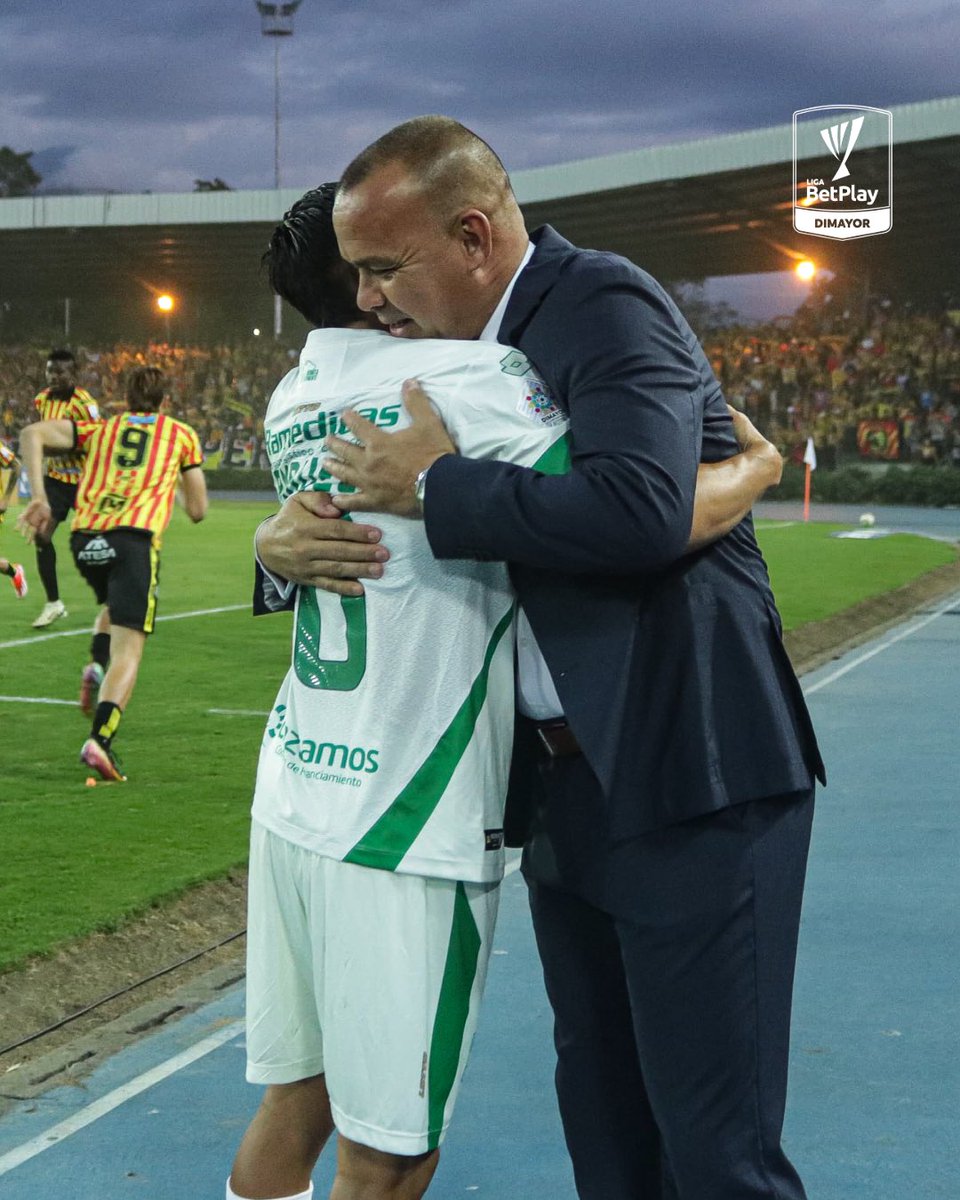 Una foto que representa el recuerdo del primer título del Búcaro.⭐️

#UnaLigaConMásPasión #LigaBetPlayDimayor #fpc #futbolcolombiano