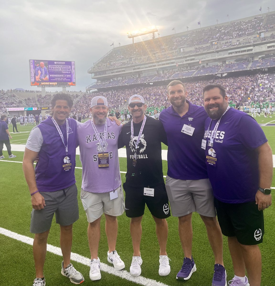 CoachClintRider's tweet image. Great night at The Bill thanks to @DaytonValentine! Got to see a few former Dawgs doing great things at the next level! #PULLtheSLED
