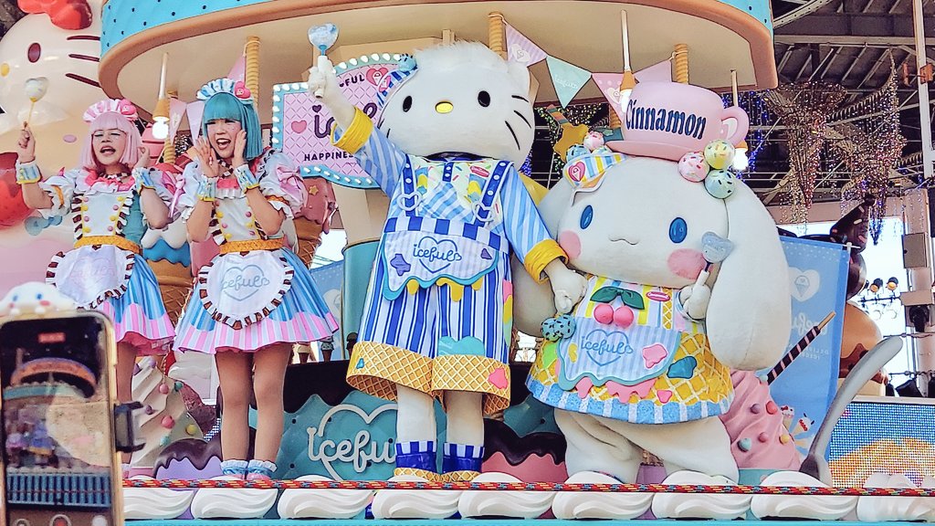 chbe_eternal's tweet photo. 🌻🌺夏の想い出はアイスフル🍦🍨

シナモンに｢愛｣をscreamしました🥰
｢何が好きー？｣って訊かれたら、｢ピスタチオ、よりもあ・な・た💚💙｣って言うと思う💞

#シナモロール
#ハーモニーランド
#アイスクリームサマー https://t.co/X7t7MJv59Z
