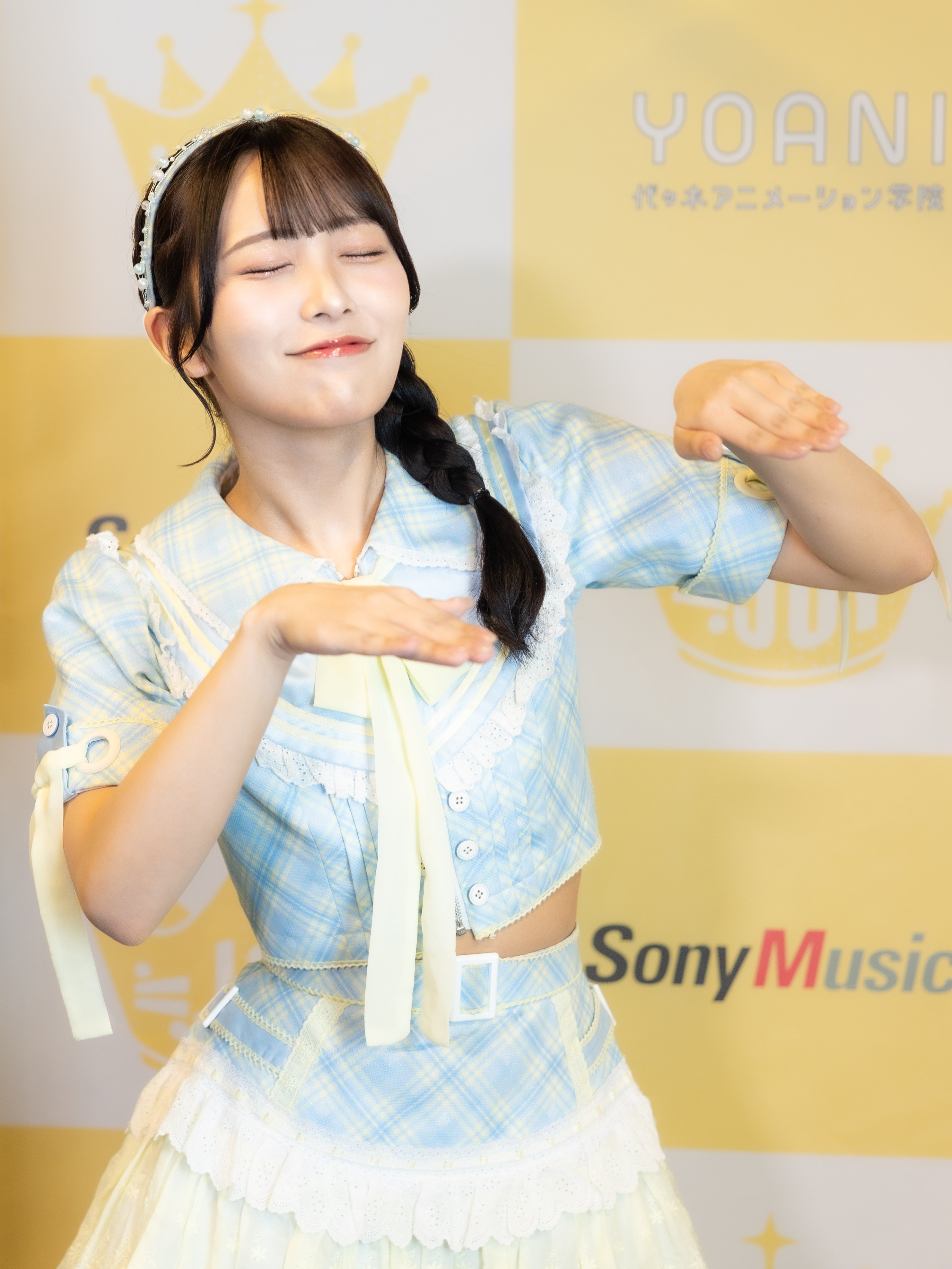 ニアジョイ 逢田珠里依 ブルーハワイレモン 歌唱衣装 生写真 直筆 ≒JOY 3rdシングル『ブルーハワイレモン』歌唱衣装 全身ver