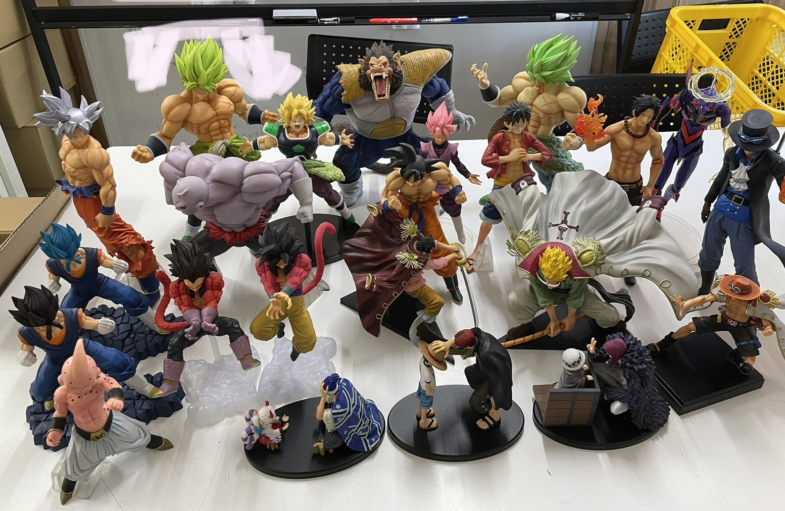 ワンピース　ドラゴンボール　フィギュア⑥ Amazon.co.jp: ドラゴンボールZ×ワンピース DX組立式フィギュア