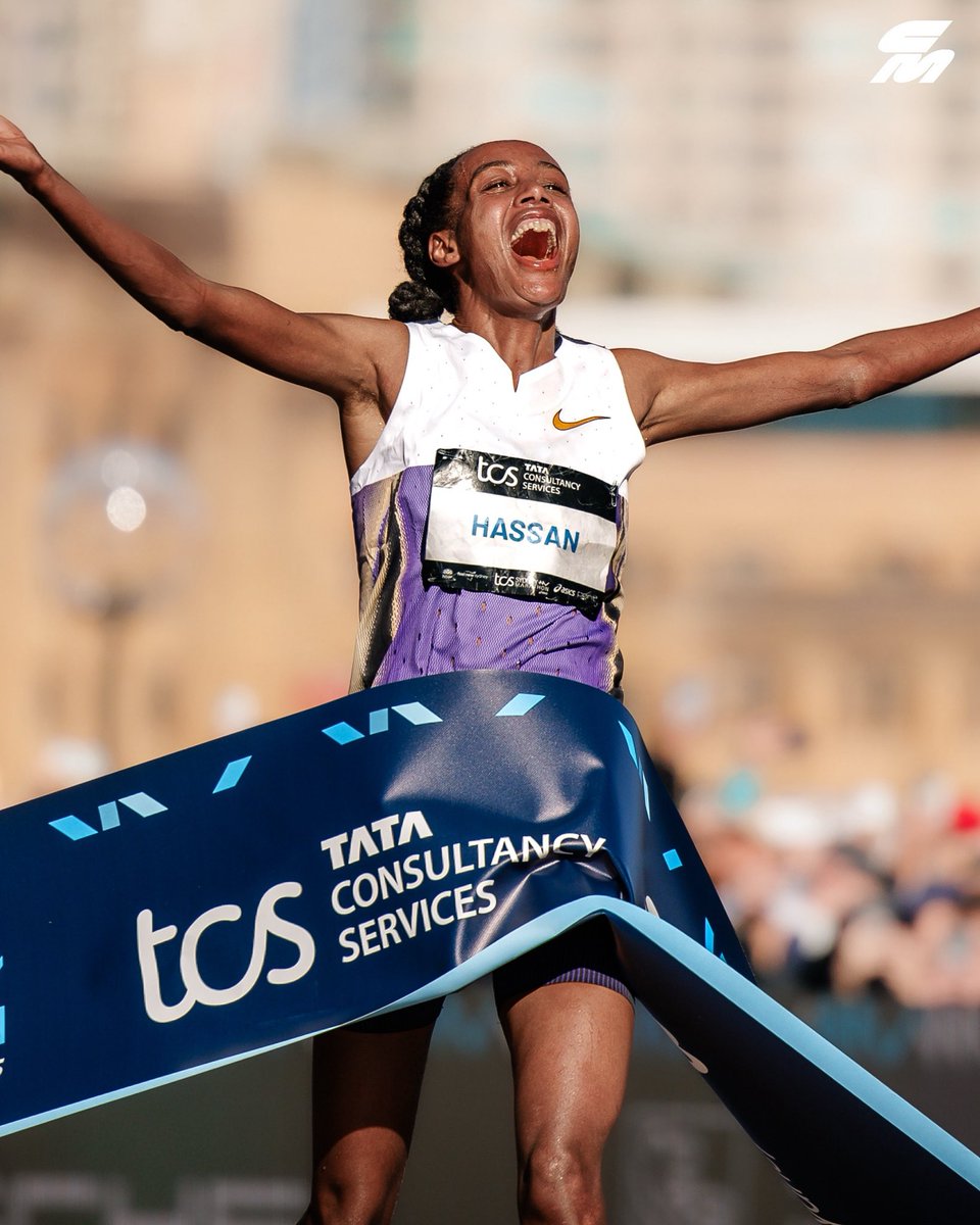 CitiusMag's tweet photo. SIFAN IS SIMPLY SENSATIONAL 🤩

@SifanHassan wins her fourth career marathon with a 2:18:22 victory at the @sydmarathon also becoming the first female winner in Sydney’s World Marathon Major era.

Hassan, the Olympic champion, separated from former world record holder Brigid Kosgei over the final 10km to bounce back from a third-place finish in London this spring, meaning she has now won four of her six career marathons.

📸: @nnrunningteam