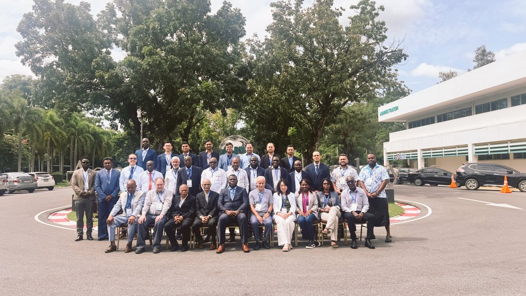 realPhilMalsale's tweet photo. COSPPac - Attended the WMO workshop on Advancing Regional Climate Centre Products and Services to Meet Evolving Needs of Members in Bangkok, Thailand. Had the opportunityfir discuss way forward for Pacific Regional Clmate Centre discuss get endorsment by 2027.
#COSPPac
#SPREP https://t.co/k1e55pjrKL