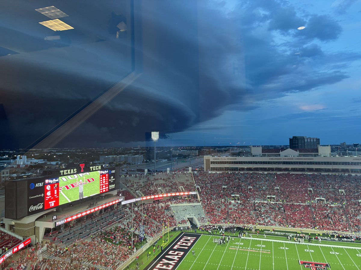 Here is your unwelcoming halftime show…