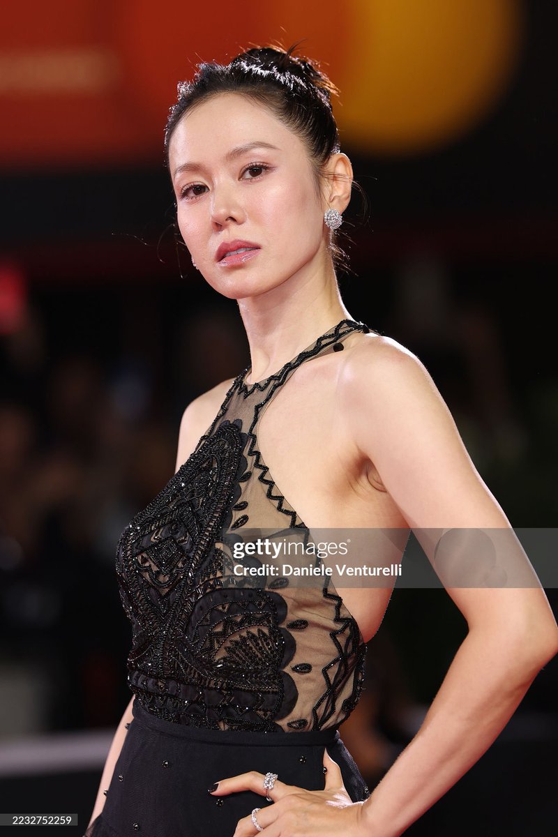 roobinotruby__'s tweet image. It&apos;s THE Son Ye Jin. ✨️

#SonYejin #Venezia82 #VeniceFilmFestival #손예진 #SonYejinatVenice