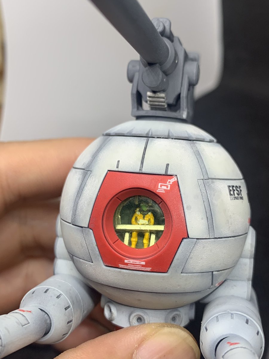 hgucボール完成。パイロットは気合いの筆塗りで搭乗させてます。久しぶりにいわゆるMAX塗りにチャレンジ。が、最後のトップコートで痛恨のミス💦エアブラシの口に塗料だまりが…
最後まで気を抜けないという教訓です。
#ガンプラ好きと繋がりたい 
#ガンプラは自由だ
