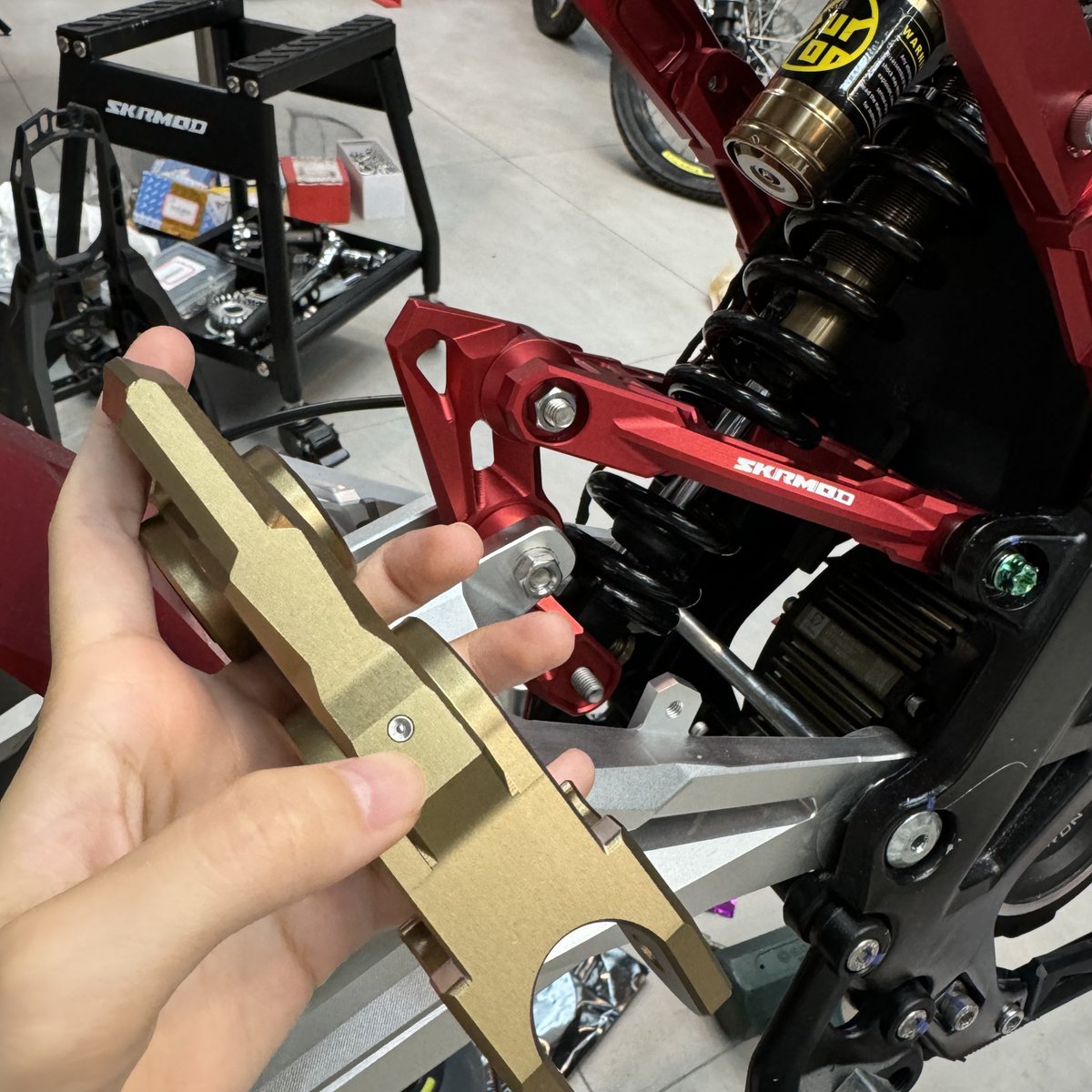 SkrmodOfficial's tweet image. Who still runs a linkage without a zerk fitting? 💥 Tech has moved on — time to junk that old stuff! 🔥

🛒SKRMOD.COM
✅SURRON LIGHT BEE X

#surron #surronster #surronlife #surronespaña #surronlightbee #surronofficial #surronlinkage #linkage #linkages