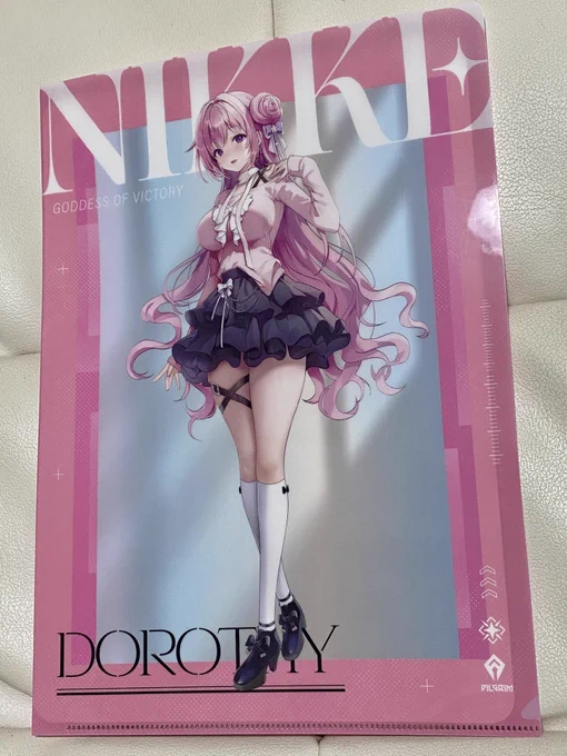 NIKKEローソンキャンペーンのクリアファイル。黒紅蓮とクラウンとドロシーを先日ゲット。裏も凝ってていいですね〜!この黒紅蓮マジでめっちゃくちゃ好きです!アクスタ注文しようかな。#NIKKE