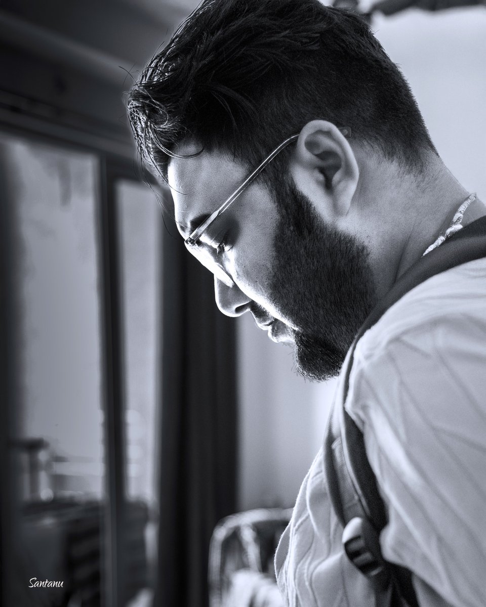 Santanu_pl's tweet photo. Silent Monochrome
#MonochromePortrait #BWStorytelling #TimelessFrames #CandidExpression #ShadesOfLife https://t.co/zbEd34wwJA
