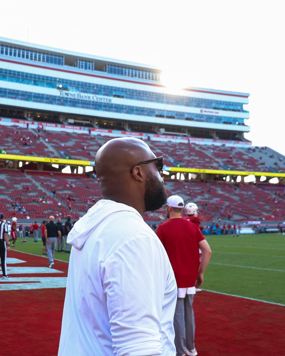 CoachAlexFaulk's tweet image. Locked in when it’s time to work. 💯 Celebrating like FAMILY when it pays off. 🐺🔴⚪ This is Wolfpack Football. #HTT #1Pack1Goal @PackFootball