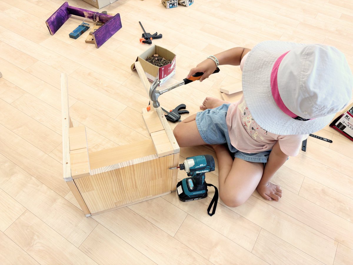 ビスと釘の特性の違いを理解した7歳の夏休み最終日🔨