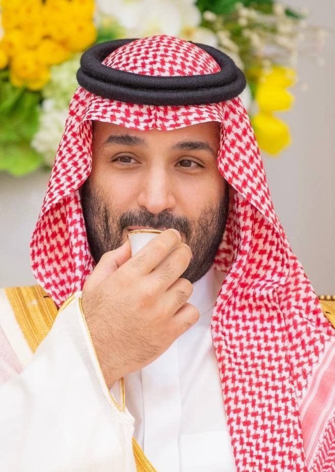تهانينا للمُجدِّد قائدَ الرؤيَة .. 
ودُمْتَ لنا ذُخْرًا وفَخْرًا وعِزّةً ..

#محمد_بن_سلمان_40_عام