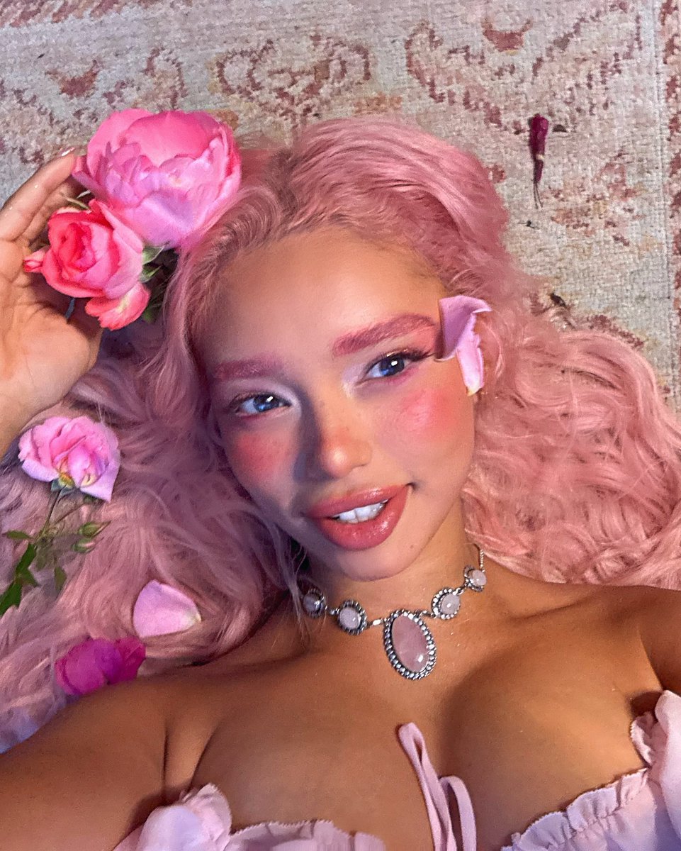 SweetChereePie's tweet image. she was a fairy 🧚‍♀️ ✨