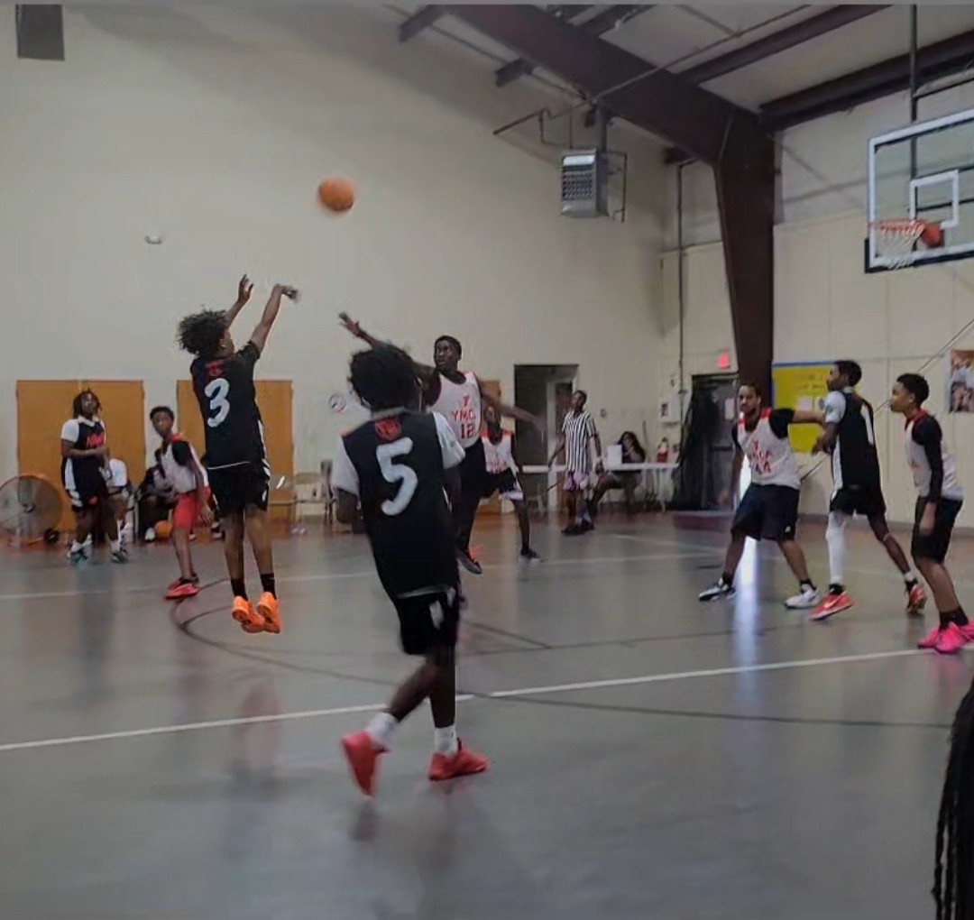 Prince Smith was 🔐 in putting up a "20 piece" today and scoring at multiple levels on the court.
<a href="/PrinceSmith91/">Prince Smith 👑</a> 
#Freshmanseasonloading