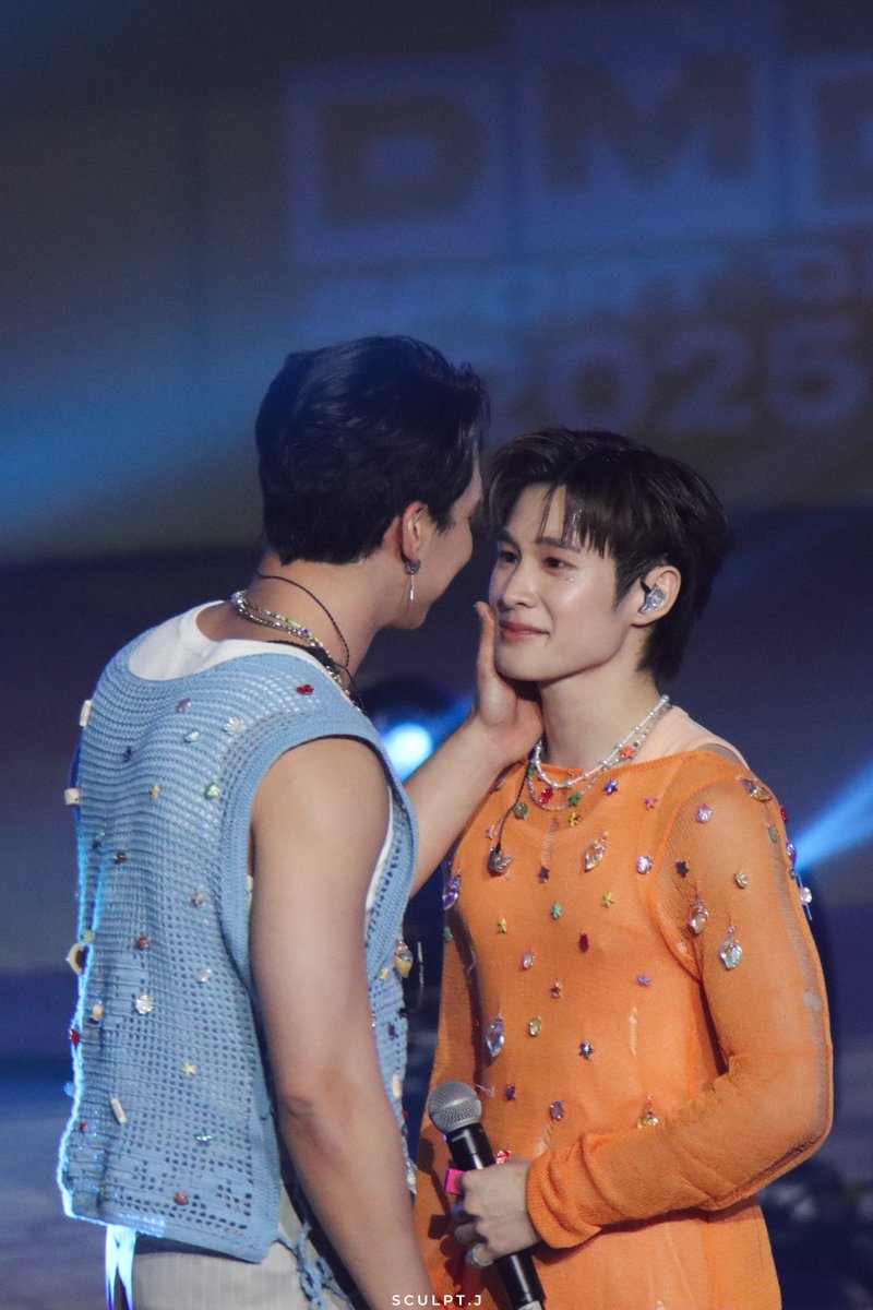 closely knit
phrase

closely connected

DMDSPORTDAY X MAXNAT
DOMUNDI SPORT DAY
#DMDSPORTDAY2025
#maxnat #natasitt #mmaxmax