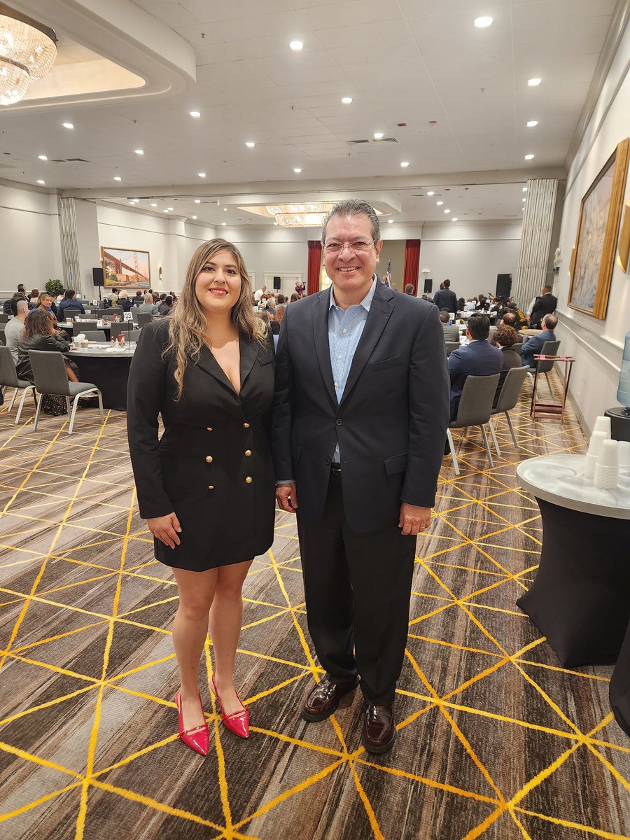 Un gusto coincidir con la Dip. Fed. Migrante <a href="/roseliasuarezmx/">roselia suarez</a> en el desayuno previo al Día del Trabajo del San Francisco Labor Council. Gracias por hacer equipo con el <a href="/ConsulmexSFO/">Consulado Mexico SF</a> a favor de la comunidad mexicana en San Francisco.