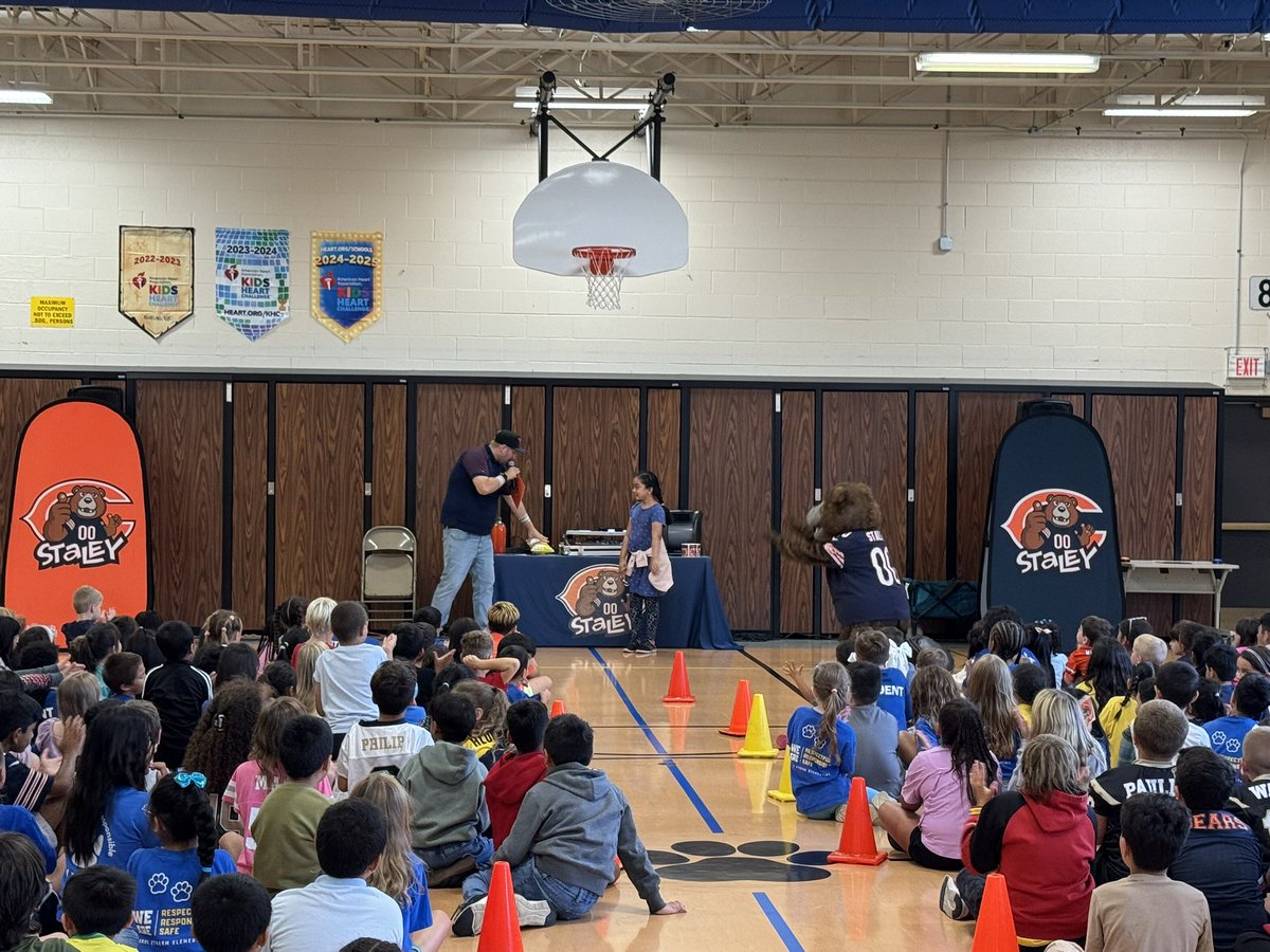 MrCarlson_AP93's tweet photo. Thank you to the @ChicagoBears and @TheRealStaley for pumping up our students and staff to help us have wonderful start to our school year! 

@CCSD93 @CSPrincipalD93 https://t.co/nudjOn4RiS