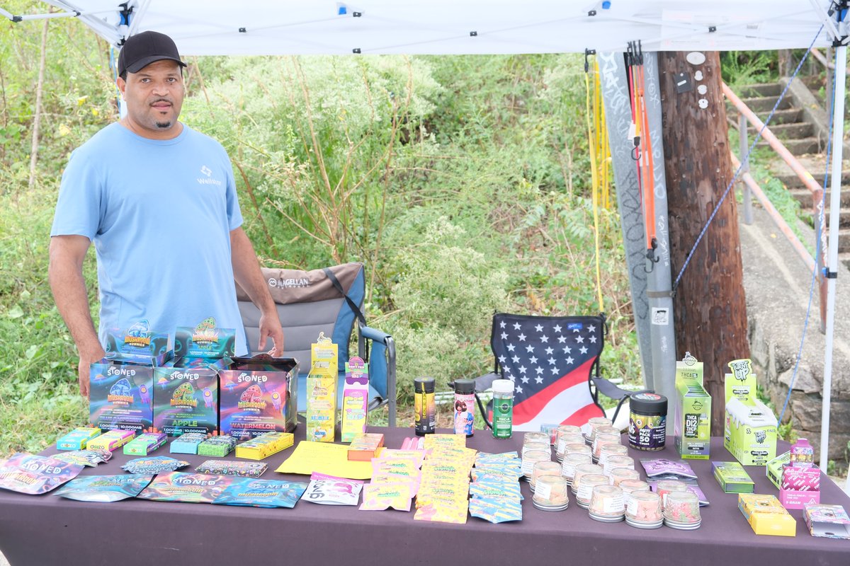 SAMusicFest's tweet image. #Recap of previous #SweetAuburnMusicFest If you know them #TagThem #FollowUs #LikeUs for more event updates. Join us this year  #GoodFood #GreatMusic #OldSchool  #ATownStayDown #FallFest #ThePeoplesChoice #AtlantaHappenings  #SelfieLove #SAMusicFest #theBest #VendingAvailable