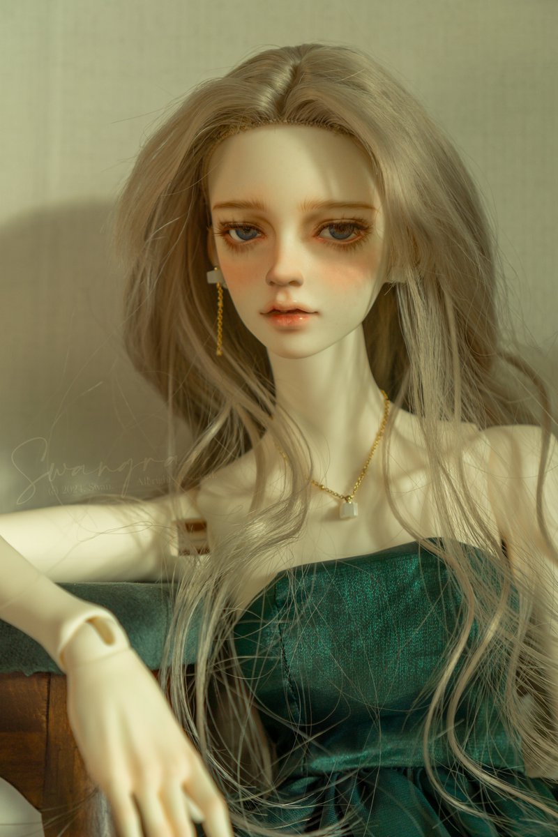 #HugsAndKisses_RV 

드물에 드레스를 입는 날이면 꼭 여자친구가 선물해준 쥬얼리를 착용하는 편 🤭

#로제타돌 #Rosettadoll 
#이엘로 #Hielo