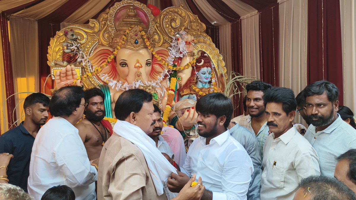 venkateshmng's tweet photo. మా ఆహ్వానాన్ని మన్నించి గూడూరు రాణిపేట నందు జరుగుతున్న అన్నదాన కార్యక్రమంలో పాల్గొన్న గౌరవ! గూడూరు శాసనసభ్యులు మా అన్న గారు #pasamsuneel గారికి గణ స్వాగతం పలకడం జరిగింది... 
#gudur #telugudesampartyofficial
#mygudur https://t.co/QAkLSLE4kA