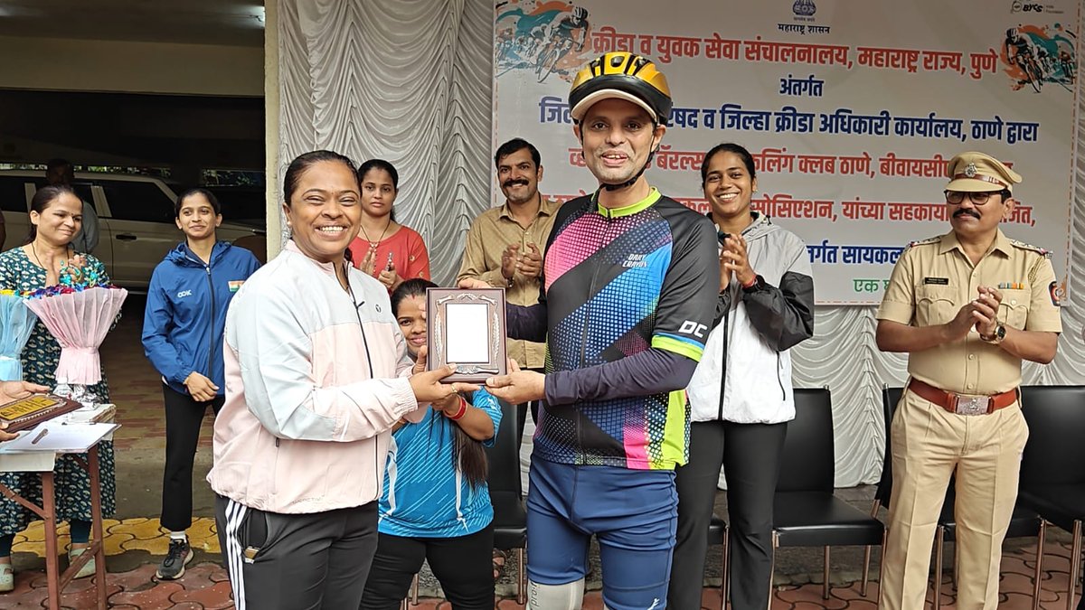 जिल्हा क्रीडा परिषद, ठाणे व जिल्हा क्रीडा अधिकारी कार्यालय, ठाणे द्वारा राष्ट्रीय क्रीडा दिनानिमित्त "संडे ऑन सायकल" या उपक्रमांतर्गत १० किलोमीटर सायकल रॅलीचे आयोजन करण्यात आले. 

#NationalSportsDay #SundayOnCycle #Cycling #Sports #Thane