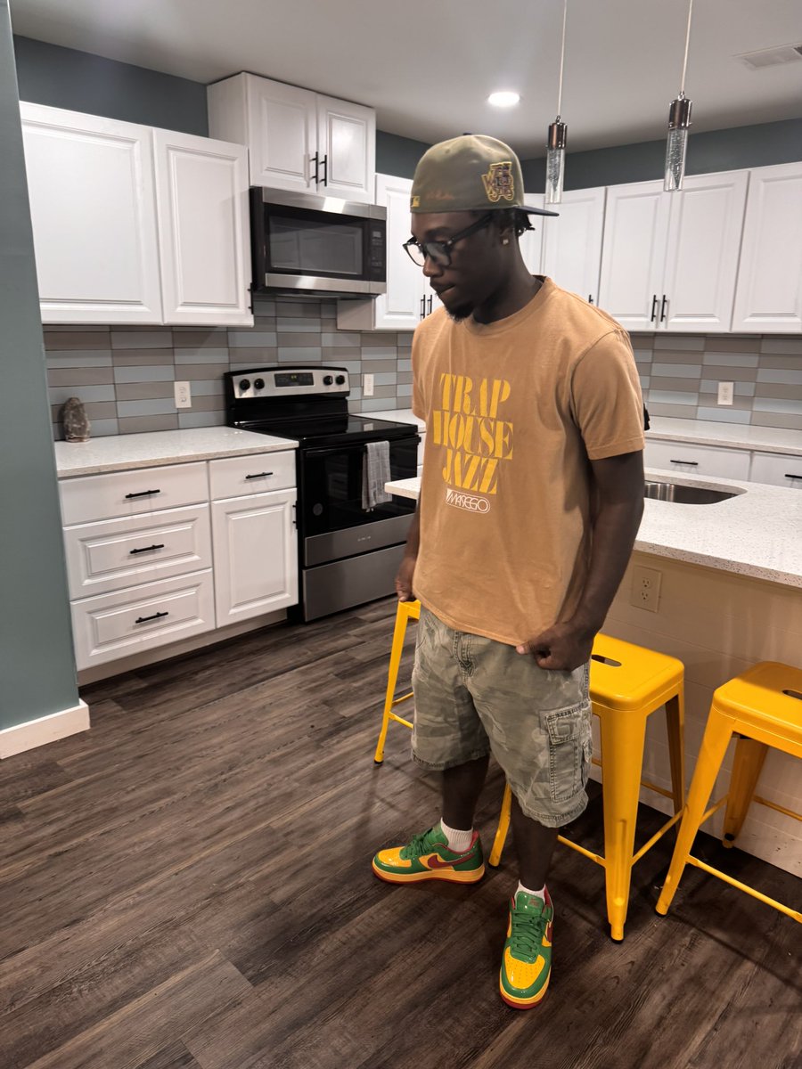 Jay2ub's tweet photo. back n da A https://t.co/jGshCv3J9D