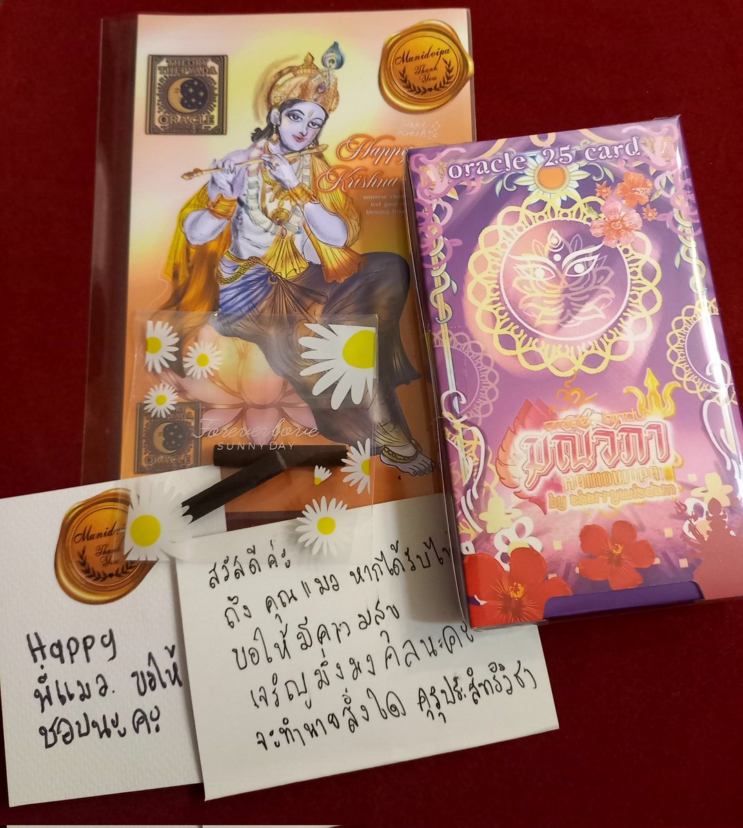 มารีวิวไพ่  👀👉🏻#ไพ่มณีวิภา ของ Artist  @ Cherrychuuyum 🎨✨️

ต้องบอกก่อนว่าไม่ได้มีการติดต่อการส่วนตัวในเชิงการโปรโมทใดๆ นะ อันนี้เราซื้อเพราะพลังงานไพ่ เห็นแวบแรกเลยรีบสั่งมา สิ่งที่ดีก็อยากบอกต่อๆ กันน่ะ🍀ไพ่ชุดนี้มาในวันพระและเมื่อสัมภาษณ์คือตอบตรง เป็นผู้ใหญ่ที่ปรารถนาดี🪷